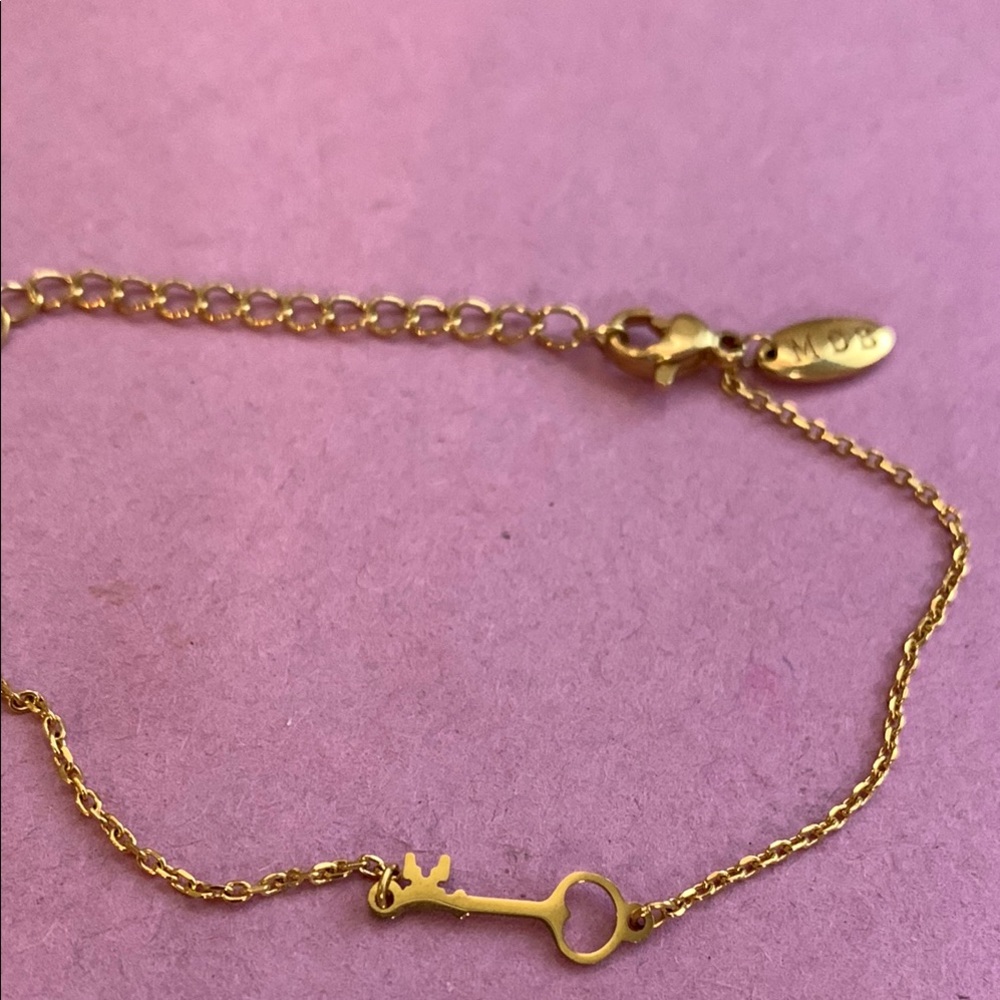 Gold Charm Bracelet with Elegant Design MDB